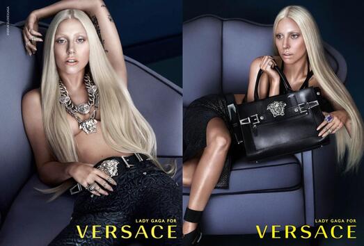 Лейди Гага стилно разсъблечена за Versace
