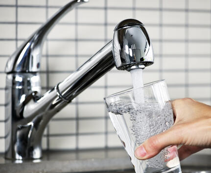 Здравословните заблуди за питейната вода