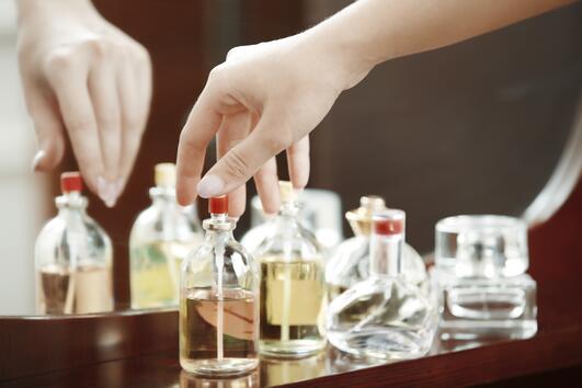 Топ 7: Най-абсурдните парфюмни съставки