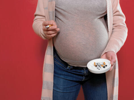 Лесен трик да накарате бременна да спре да пуши – платете й