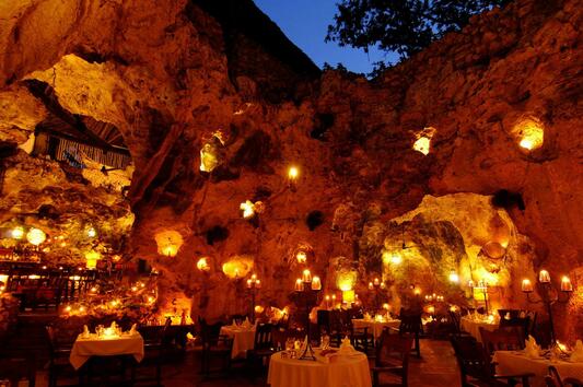 На вечеря в хилядолетна пещера