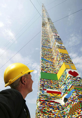 Най-високата кула от лего е в Бразилия