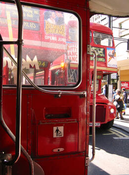 Двуетажните автобуси Routemaster отново ще кръстосват улиците на Лондон