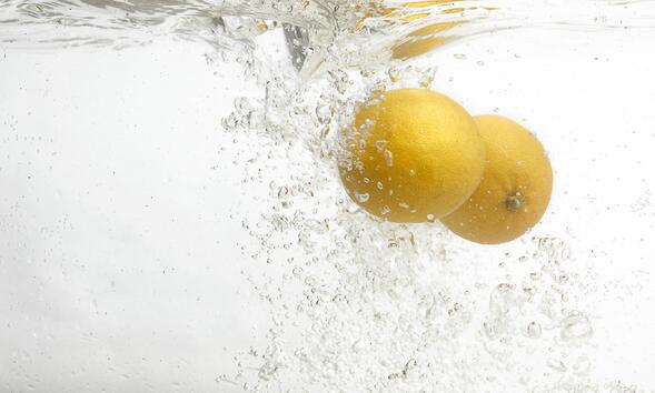 8 здравословни ползи от пиенето на топла вода с лимон 
