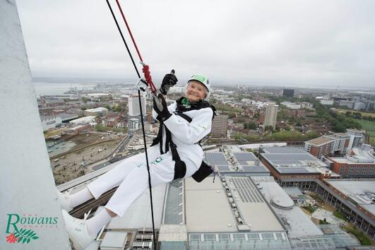 101-годишната баба, която не познава страха от височина
