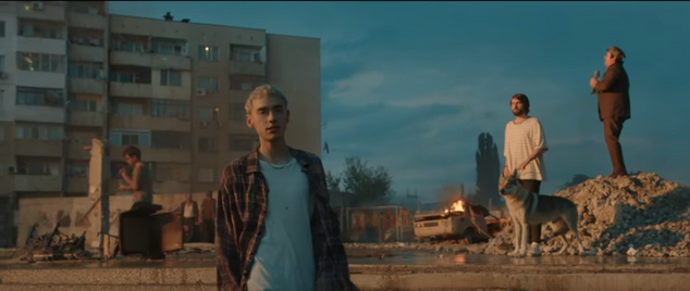Хитовата банда Years & Years засне новия си апокалиптичен клип в България
