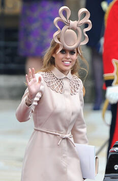 След манията по роклята на Пипа Мидълтън, сега наред е шапката на принцеса Беатрис