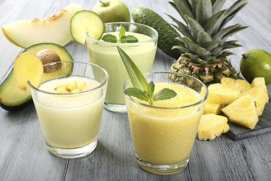 Перфектната закуска: Смуути с ананас, лимон и джинджифил
