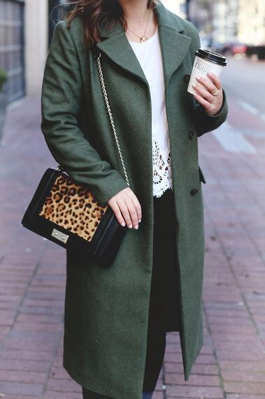 Стилните жени: Дълго зелено палто 