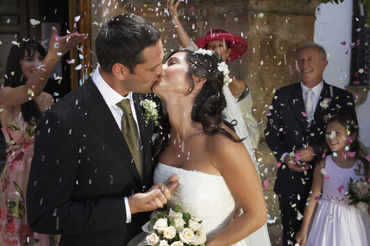 5 романтични сватбени обичая от целия свят, които са символ на любовта!

