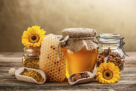 Медът и неговите полезни свойства за кожата на лицето
