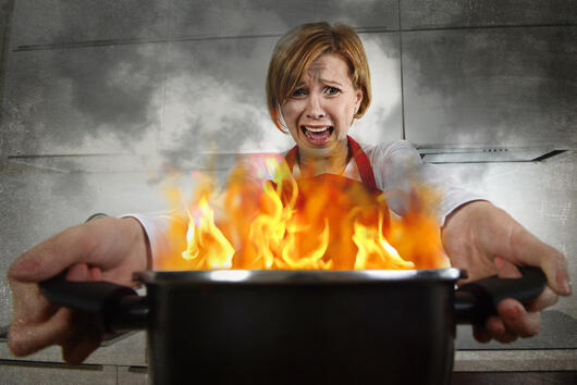 10 комични признака, че готвенето и домакинските задължения не са вашата сила
