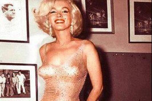 В САЩ продават на търг легендарната рокля на Мерилин Монро от рождения ден на Кенеди