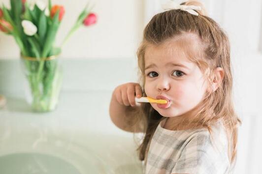 Как да научите детето си да се грижи за здравето на зъбите си
