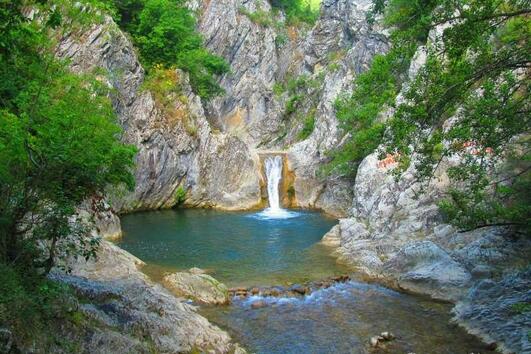 Котленският Балкан крие неподозирано красивия водопад Синия вир