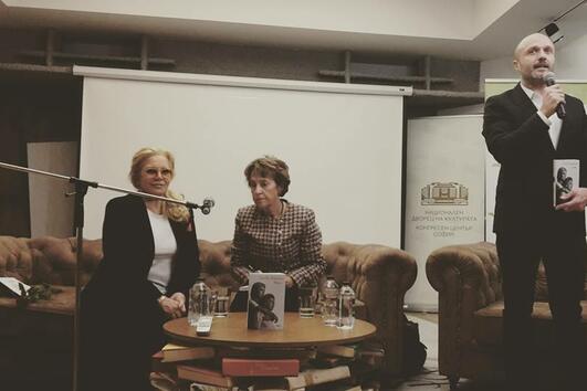 Силви Вартан представи на българо-френски новата си книга "Мама" в София