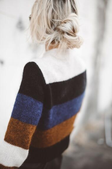 Стилна визия с пуловер