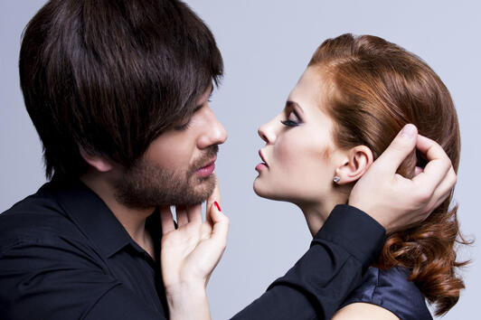 10 неща, които мъжете мразят в целуването 