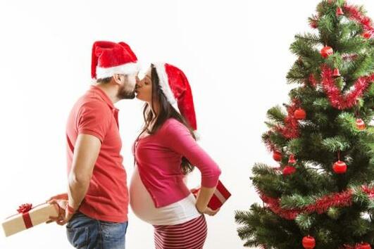 Какво да подарим на бременна за Коледа?
