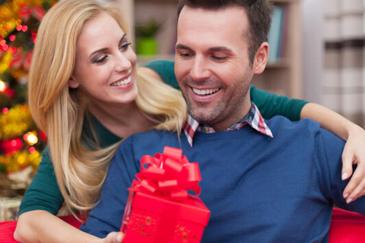 6 съвета за това как да направите купуването на коледен подарък за половинката ви по-малко стресиращо 