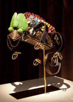Били Ахилеос превръща чантите Louis Vuitton  в скулптури на животни