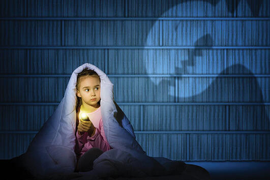 Как да помогнем на детето да не се страхува от тъмното