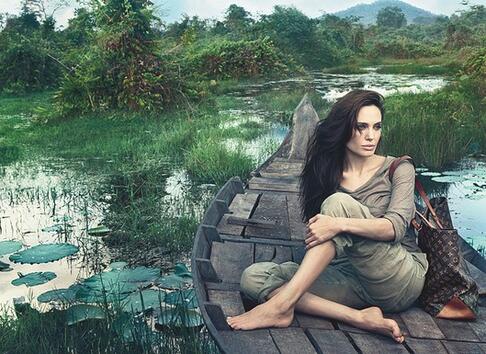 Различната Анджелина във фотосесия за Louis Vuitton