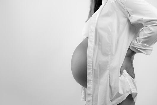 Как да облекчим гаденето по време на бременността?