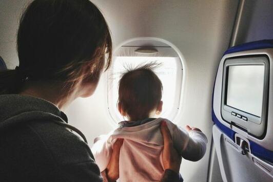 5 неща, които трябва да знаете, преди да вземете детето си на самолет