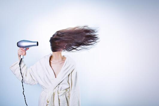 Време е да спрем да вярваме на тези 10 мита, свързани с косата 