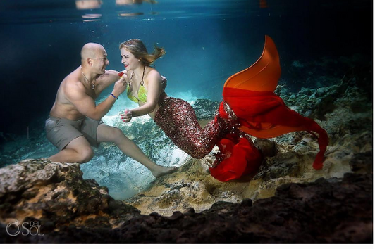 Невероятно предложение за брак под вода, достойно за русалки