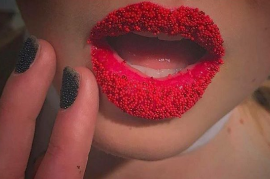 Червило с ефект хайвер е новата мода в Instagram
