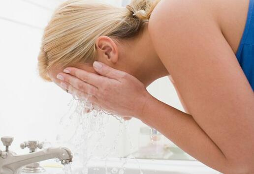 5 грешки, които да не допускаме, когато мием лицето си