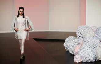 Късо, бяло и с обем в първия ден на Седмица на модата в Хонг Конг