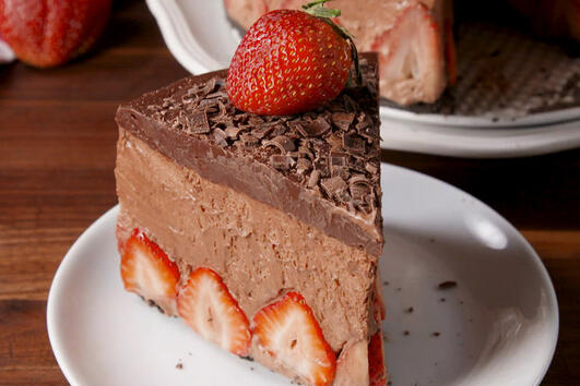 Торта с ягоди и шоколадов мус 