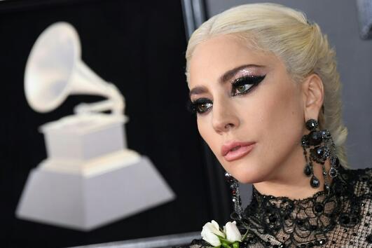 Лейди Гага стартира линия козметични продукти