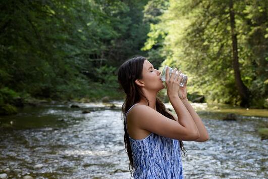 Възможно ли е да пиете прекалено много вода и какви са страничните ефекти