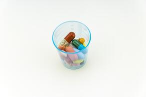 Най популярните странични ефекти от приемането на антибиотици са гадене и