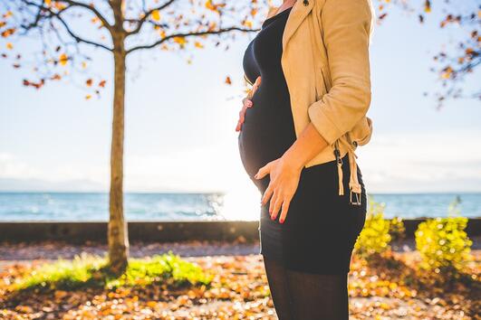 Науката потвърждава, че бременността може да бъде "заразна"
