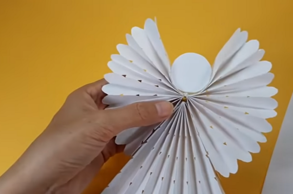  Как да извършите украса за коледната елха от хартия (ВИДЕО) 