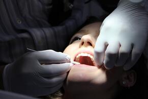 Освен че лекуват зъбите ни зъболекарите могат да ни дадат