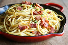 Ще ви предложим рецепта за вкусни спагети Карбонара с бял