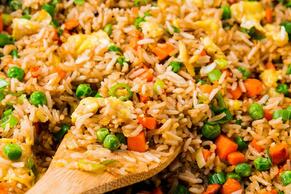 Пърженият ориз е сред любимите ястия на много хора Той