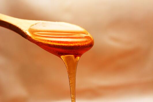 Какво ще се случи с тялото ви, ако започнете да ядете мед преди лягане 