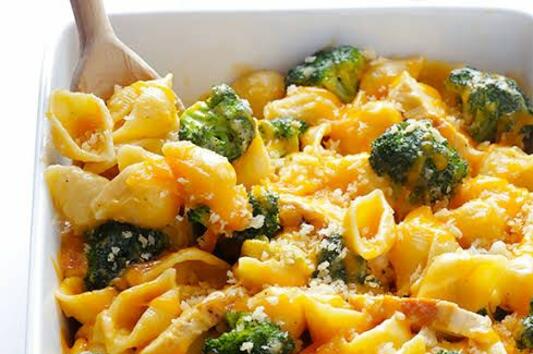 Рецепта за макарони със сирене с броколи и чедър 