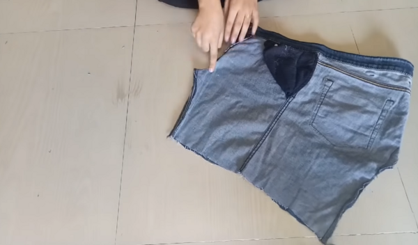 Как да превърнете старите дънки в дънкова пола? (ВИДЕО) 
