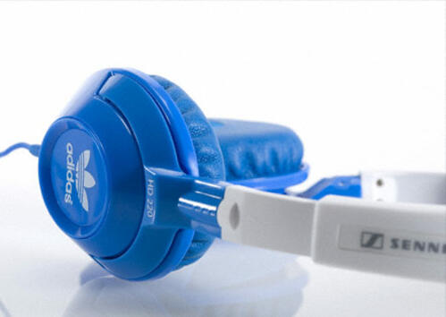 Супер слушалки от Sennheiser за феновете на Adidas