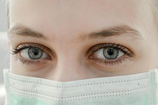 Какво е да бъдеш медицинска сестра на първа линия на борбата с коронавируса