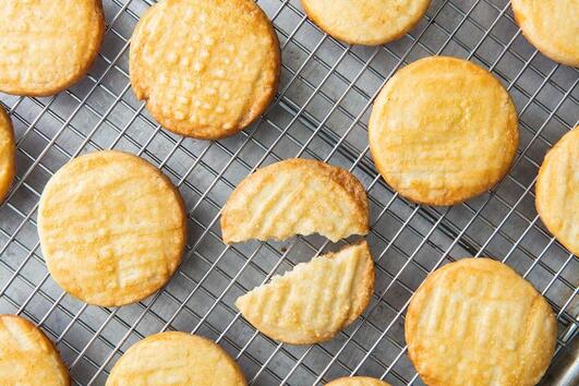 Рецепта за вкусни маслени бисквити, които ще ви върнат в детството 
