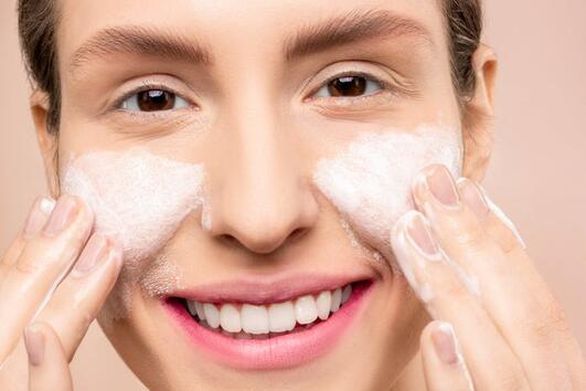 Колко често всъщност трябва да миете лицето си?